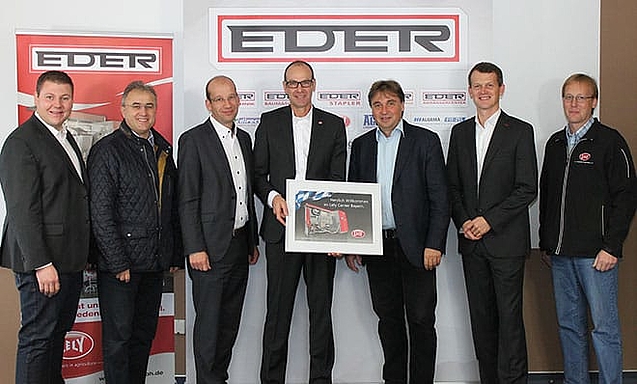 Gruppenbild der Lely Center Bayern Übergabe an EDER