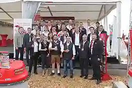 Gruppenbild der Lely Mitarbeiter von Karpfham 2018 