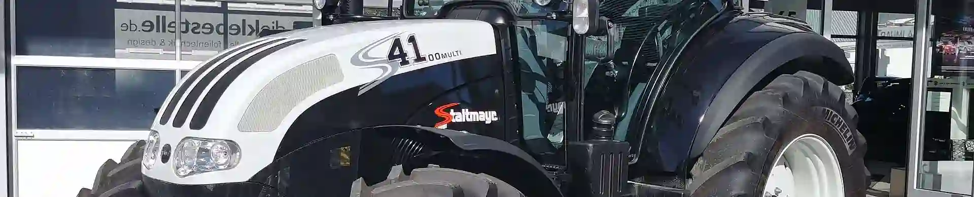 Steyr Traktor fotografiert bei der Fahrschule Staltmayr