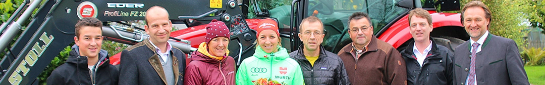 Schlepperübergabe Bild einer Schlepperübergabe an Kunden Preuss