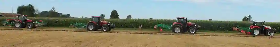Bild von Traktoren auf einem Feld