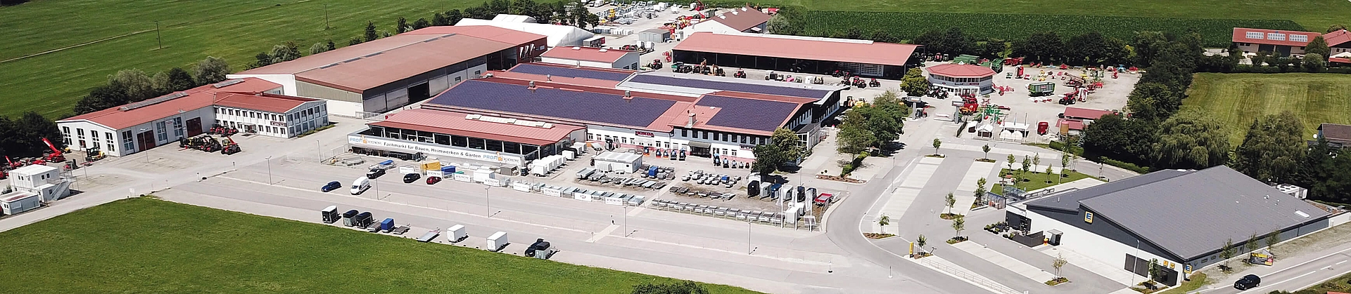 Standort Tuntenhausen Bild von oben mit Blick auf unsere Firmenzentrale in Tuntenhausen