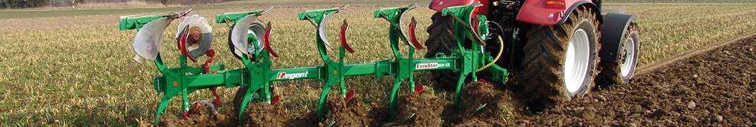 Headerbild Regent Grafik Regent Maschine auf einem Acker