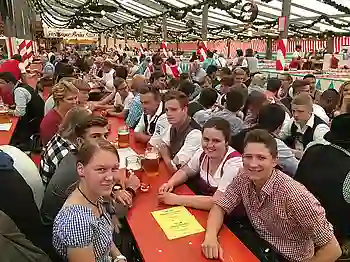 Bild unserer Auszubildenden auf der Rosenheimer Wiesn