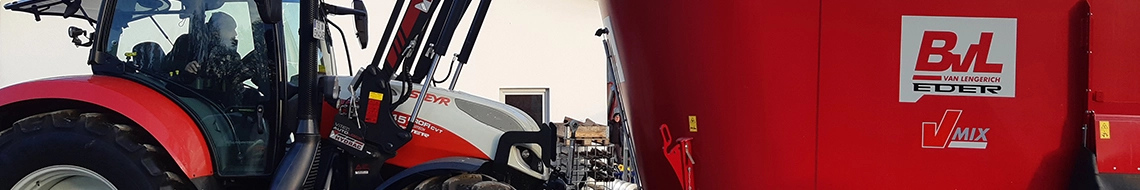 Fumiwatour 18 Bild von einem Steyr Traktro mit einem Futtermischwagen
