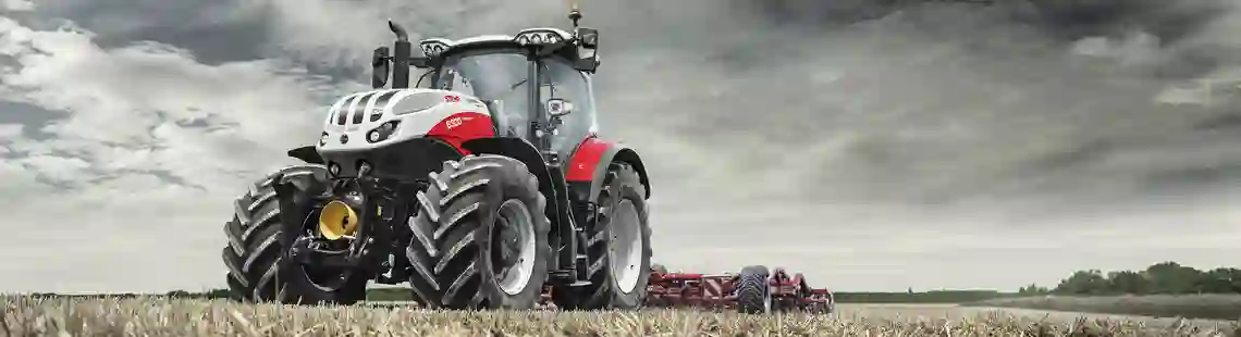 Bild eines Steyr New Terrus auf einem Feld