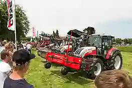 Bild eines Steyr Traktors bei den Grünlandtagen